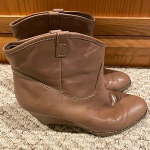 Super cute short wedge boots